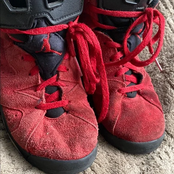 Jordan Kids Red and Black Sneakers Youth Size 2 - Picture 4 of 8